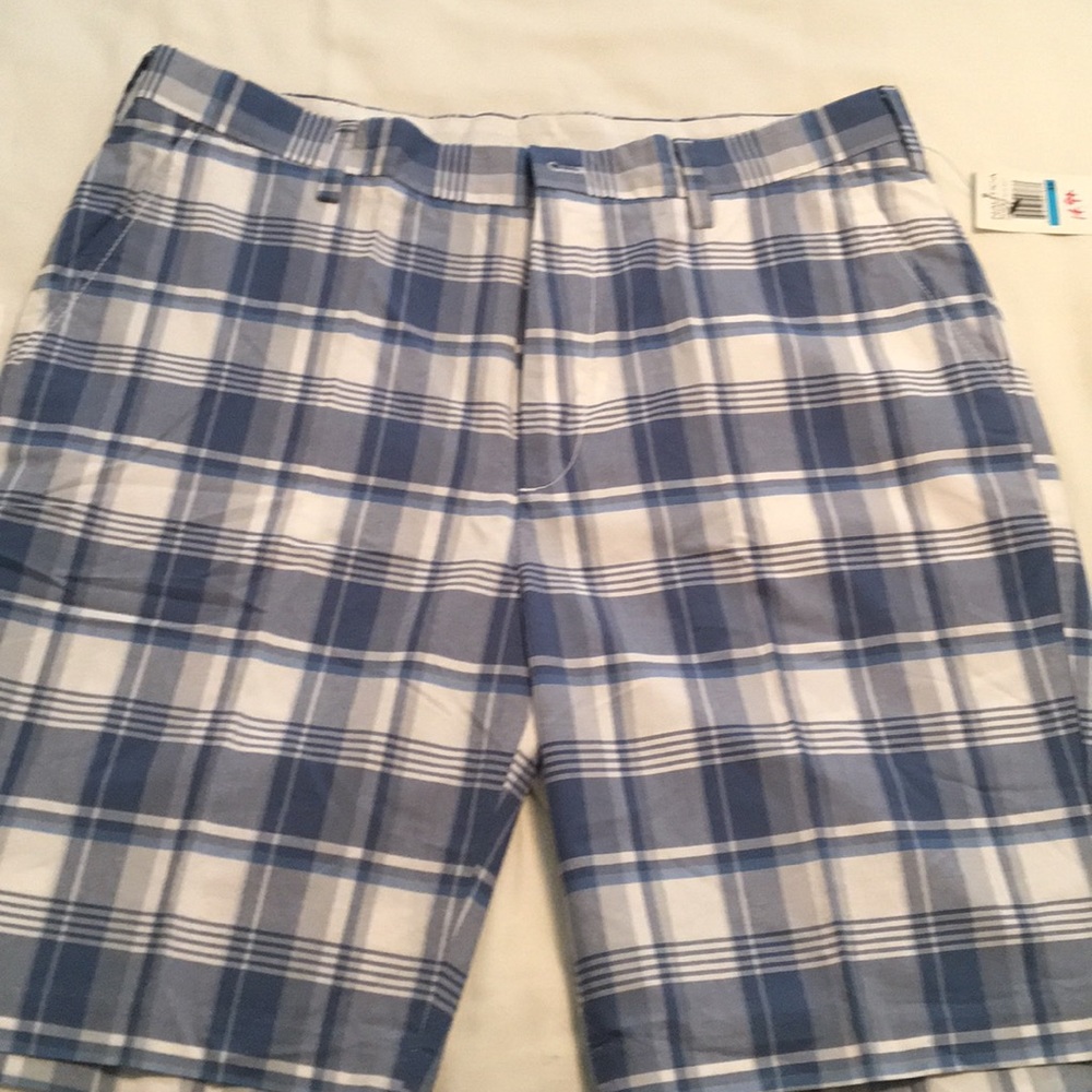 NWT Nautica Blue and White Plaid Golf shorts